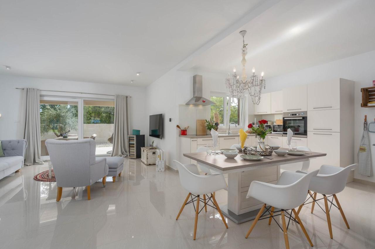 Villa Antonada Vrh  エクステリア 写真
