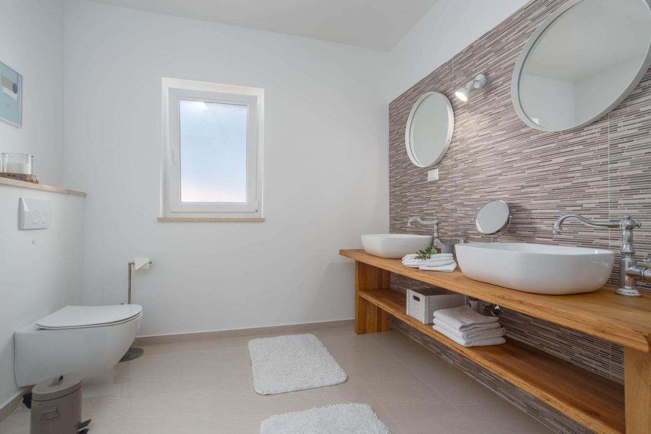 Villa Antonada Vrh  エクステリア 写真